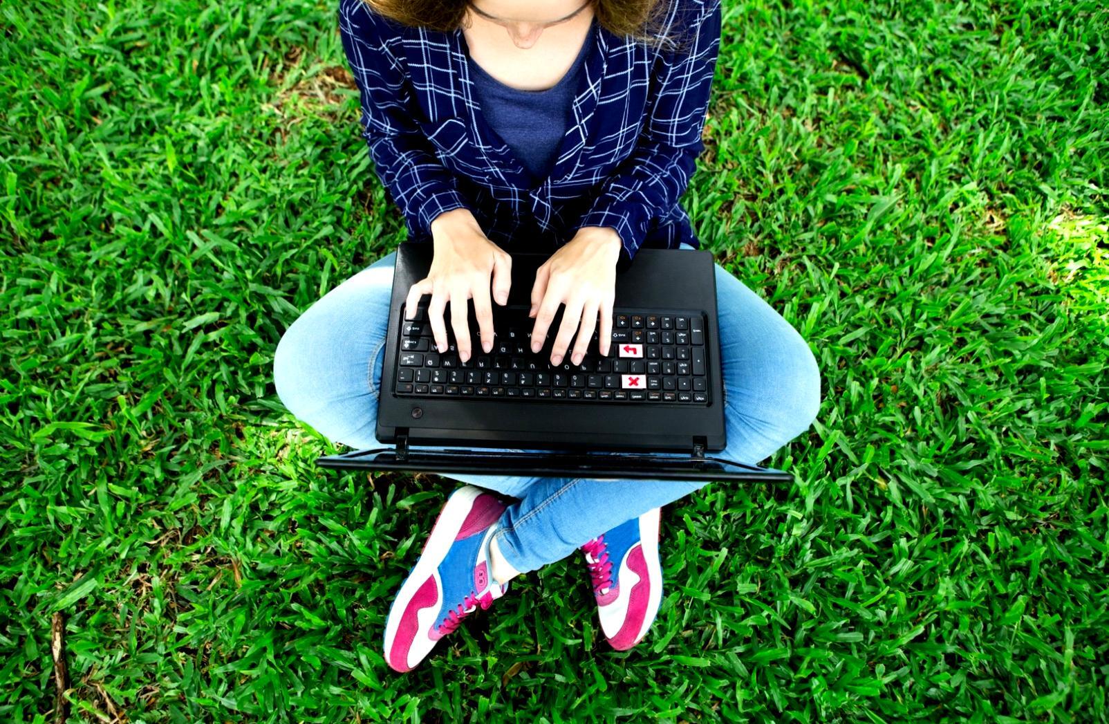 Community financial education gathering with engaged participants